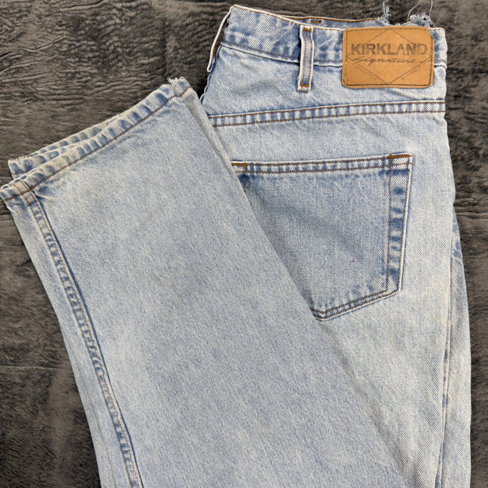 Kirkland Signature Mens Light Wash Straight Leg Cotton Jeans 36x32 MRX1008