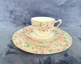 Vajilla de porcelana fina Crown Staffordshire procedente de Inglaterra.