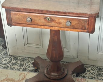 Mesa de trabajo antigua de Guillermo IV / Etiqueta W. Thorn / Mesa auxiliar con pedestal de la década de 1830