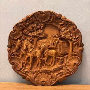 Vintage Syroco Faux Wood Resin Decorative Wall Plaque Depicting A Horse And Carriage Scene - Mid Century Vintage Wall Decor