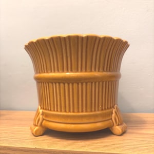 Vintage Yellow Ceramic Jardiniere Plant Pot/Planter With Scalloped Rim