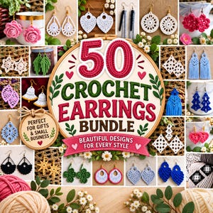 Peut inclure: Un collage numérique présentant 50 boucles d'oreilles au crochet de formes et de couleurs variées, incluant des roses roses, de la dentelle blanche, des pompons bleus et des feuilles vertes. Le texte central indique 50 CROCHET EARRINGS BUNDLE.