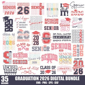 Puede incluir: Un paquete digital con 35 diseños temáticos de graduación para la clase de 2026. Los diseños incluyen la palabra "Senior" y el número "26" en varias fuentes y colores, junto con birretes y lazos. Formatos: SVG, PNG, EPS y DXF.