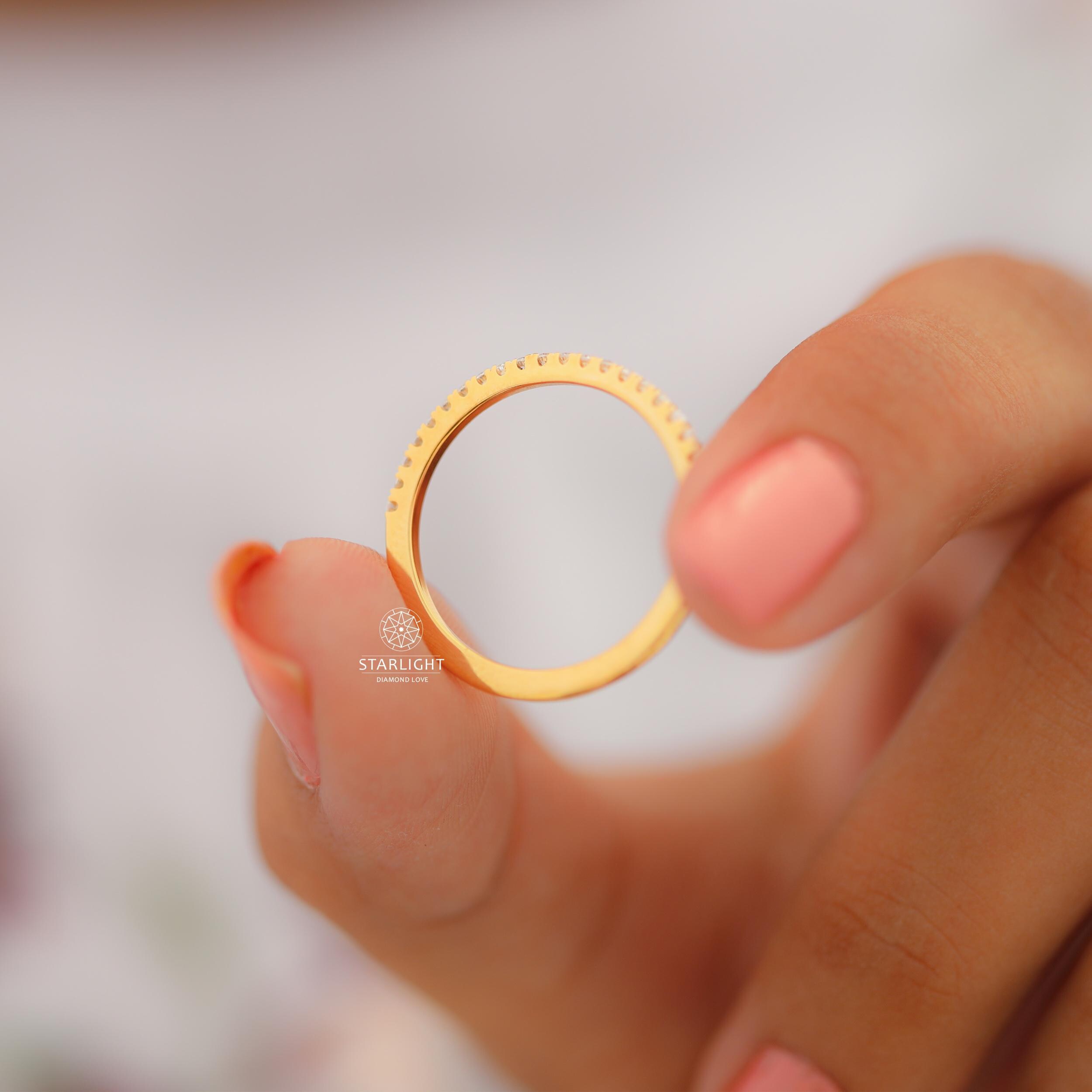 繊細な1.2mmマイクロパヴェ結婚指輪、薄型モアッサナイト結婚指輪、14K 