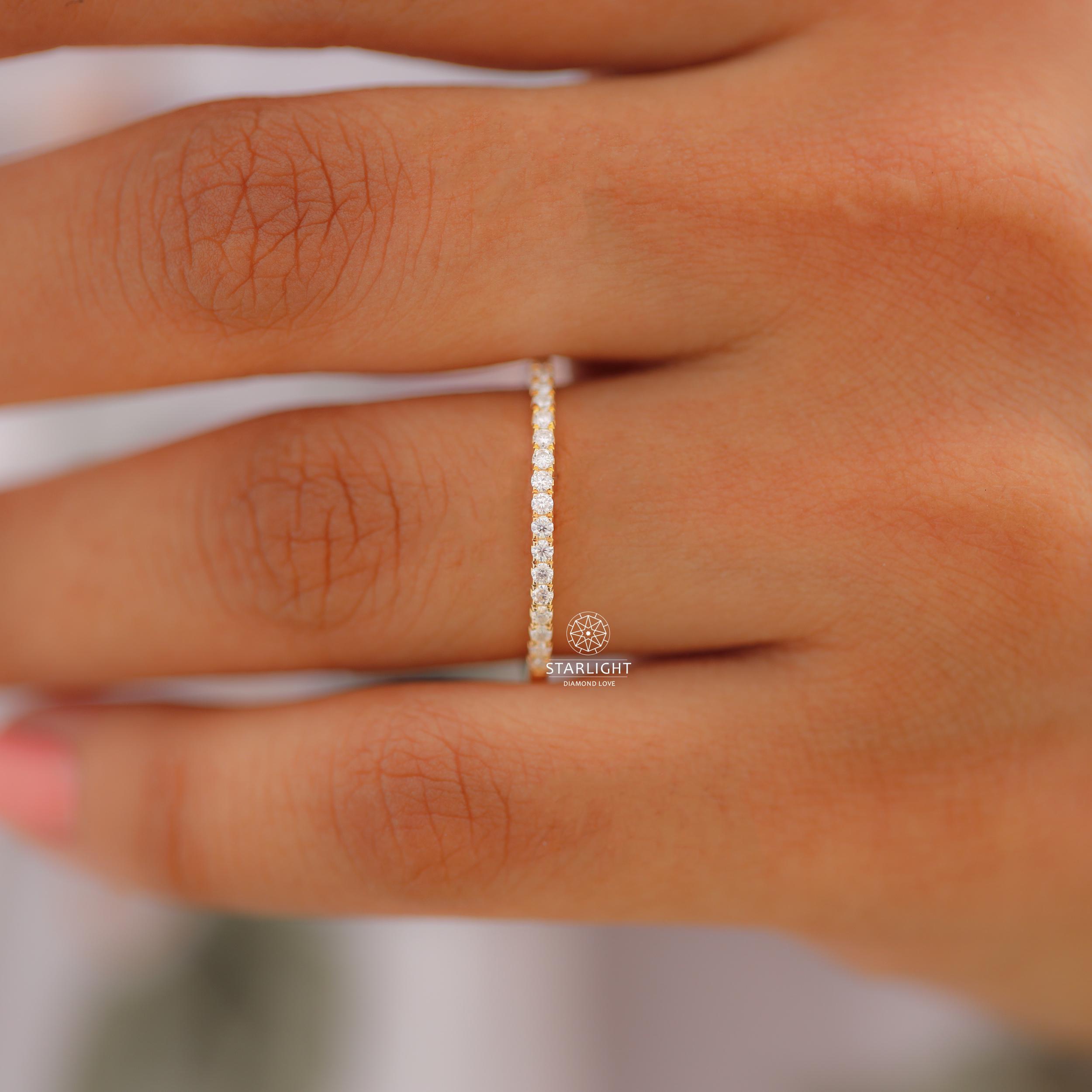 繊細な1.2mmマイクロパヴェ結婚指輪、薄型モアッサナイト結婚指輪、14K 