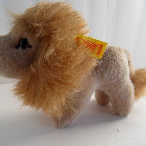 Steiff lion small standing  button flag made in Germany 2299