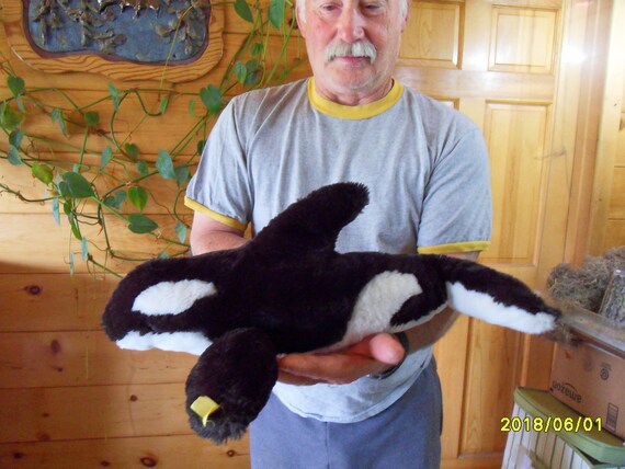 steiff whale