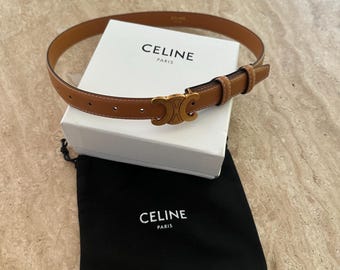Cinturón vintage negro de Céline con hebilla dorada: un cinturón minimalista y elegante para mujer, con un estilo parisino de lujo atemporal.