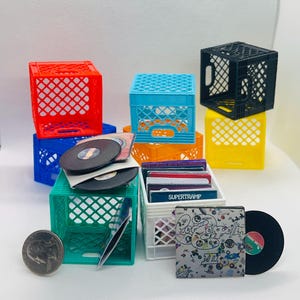 Mini &quot;vinyl&quot; record albums