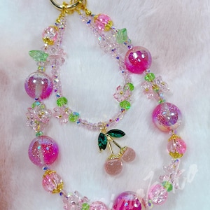 Correa de cuentas para teléfono: dije de cerezas kawaii, accesorio artesanal de estilo Fairycore para teléfonos, llaves y carteras. Elegante y a la moda.