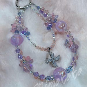 Correa de cuentas para teléfono: colgante de molino giratorio kawaii, accesorio de estilo Fairycore hecho a mano para teléfonos, llaves y carteras. Elegante y moderno.