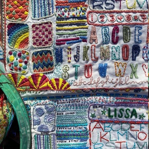 Borduurpatroon schoolgebouw sampler