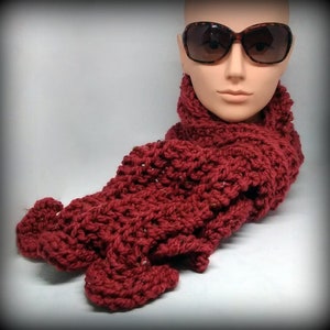 HAND KNIT SCARF - Burgundy ruffle