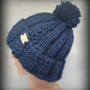 HAND KNIT HAT - Navy blue pom-pom
