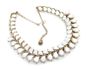 1960s White Thermoset Double-Row Centrepiece Multi-Link Vintage Necklace