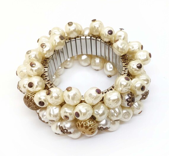 Vintage Creamy White Baroque Faux Pearl and Gold-… - image 4