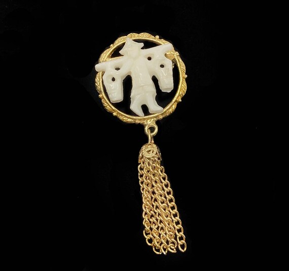 Broche Ancienne Métal Doré - Motif Chinois Porteur D'eau - Vintage Années 1930/1950