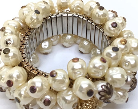 Vintage Creamy White Baroque Faux Pearl and Gold-… - image 6