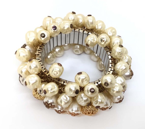 Vintage Creamy White Baroque Faux Pearl and Gold-… - image 7