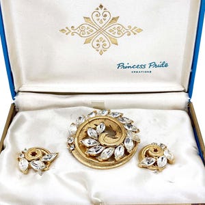 PRINCESS PRIDE CREATIONS Kristalheldere navette en chaton wervelende strass-broche en oorbellen - originele presentatiedoos