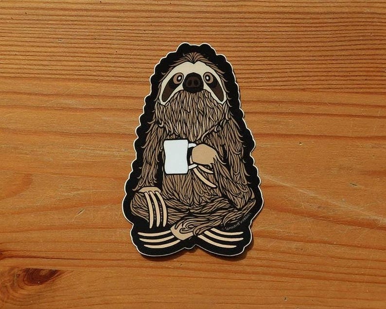 Pegatina de vinilo resistente a la intemperie con diseño de perezoso cafetero, tamaño para vehículos. imagen 1