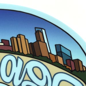 Op de afbeelding: Een blauwe en witte sticker met een gestileerde afbeelding van een skyline en het woord "Chicago" in een blauw, cursief schrift.