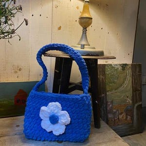 Sac à bandoulière bohème fait main au crochet, sac à main en fil souple, sac minimaliste, sac d'été fleuri, sac à bandoulière coquette, cadeau fête des mères, cadeau de Pâques