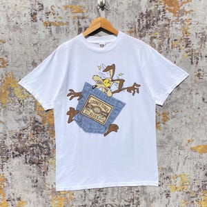 Vintage 90s Wile E. Coyote Warner Bros Shirt Cartoon 1995