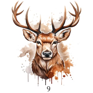Puede incluir: Ilustración en acuarela de la cabeza de un ciervo con grandes astas. El ciervo es marrón con la nariz blanca y ojos oscuros. El fondo presenta salpicaduras de acuarela marrón y beige. El número "9" está impreso en negro en la parte inferior.