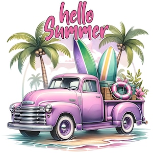 Peut inclure: Un camion rose vintage sur une plage, chargé de planches de surf, d'une bouée de sauvetage et de bagages. Des palmiers encadrent la scène, et les mots "hello Summer" sont écrits en rose au-dessus du camion.