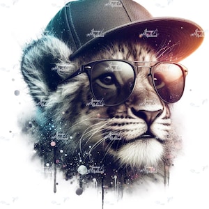 Könnte beinhalten: Digitale Illustration eines Gepardenjungen mit schwarzer Kappe und schwarz gerahmter Sonnenbrille. Das Fell des Geparden ist mit einem Aquarelleffekt detailliert, und der Hintergrund hat Farbspritzer. Das Bild hat einen modernen, künstlerischen Stil.