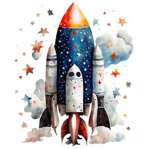 Könnte beinhalten: Aquarellillustration einer Rakete vor weißem Hintergrund. Die Rakete hat einen blauen Körper mit weißen Sternen, weiße Booster und eine rot-orangefarbene Spitze. Aquarellsterne und -wolken umgeben die Rakete.