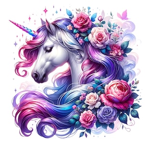 Puede incluir: Una cabeza de unicornio blanco con un cuerno de arcoíris y una melena fluida en tonos de rosa, morado y azul. El unicornio está adornado con rosas rosas, moradas y blancas y otras flores, con hojas verdes. El fondo es blanco.