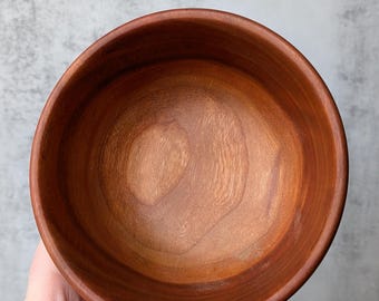 Cuenco de cerezo de 4,5", torneado a mano con madera recuperada localmente