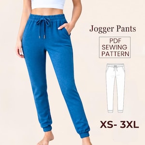 Puede incluir: Pantalones de jogging azules con cintura con cordón y bolsillos. La imagen incluye el texto "Jogger Pants" y "PDF Sewing Pattern". El rango de tallas es XS-3XL. También se muestra un dibujo lineal de los pantalones.