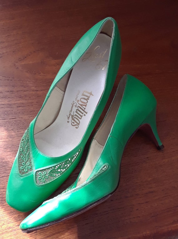 kelly green pumps shoes