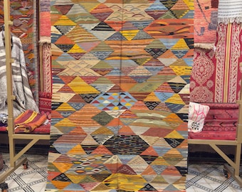 Alfombra bereber vintage Picasso: Kilim de lana tejido a mano, estilo art déco geométrico