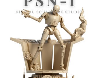 Puede incluir: Figura beige del droide K-2SO de la franquicia Star Wars, sosteniendo un bláster y de pie sobre una plataforma detallada. La figura está posada dinámicamente, con el texto "PSN-I DIGITAL SCULPTURE STUDIO" arriba.