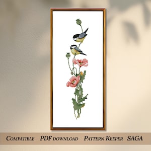 Pode incluir: Um padrão de ponto cruz com dois pássaros pequenos de cabeça preta e peito amarelo pousados num caule vertical com flores de papoila cor-de-rosa e botões verdes. O design tem uma borda dourada fina. Texto: COMPATIBLE PDF download PATTERN KEEPER SAGA.