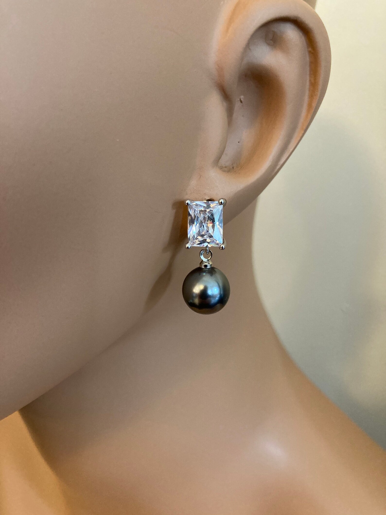 Dark grey pearl earrings Clearance