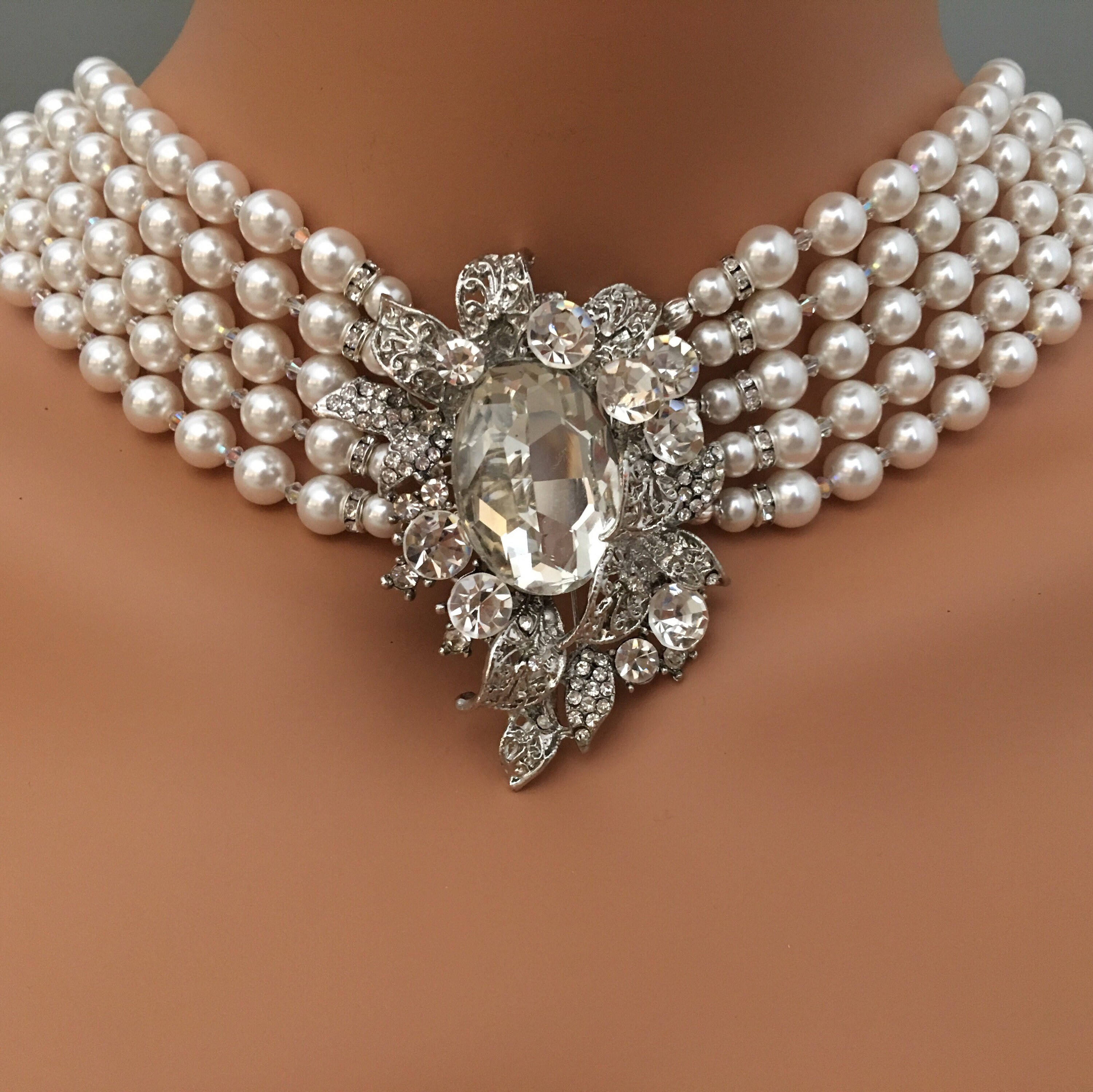Breakfast at tiffany's pearl best sale necklace