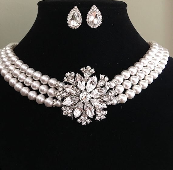 Holly Golightly Pearl Necklace With Brooch And Earrings In Etsy Holly Golightly Pearl Necklace With Brooch And Earrings In Etsy