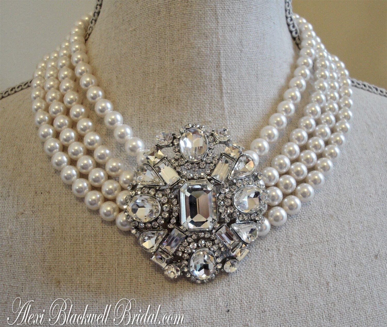 Pearl Statement Necklace With Brooch 