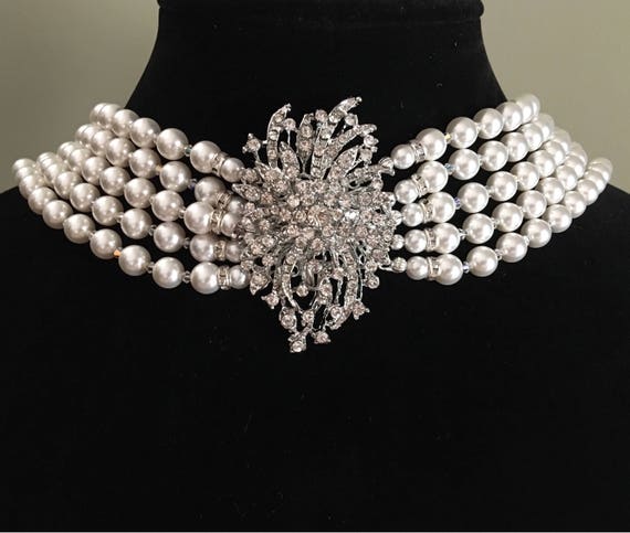 audrey hepburn pearl necklace breakfast tiffany's