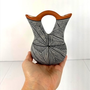 Acoma Pueblo Wedding Vase: Signed HJP Fine-Line Pottery