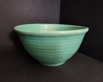 Bauer Ringware 1930's Round Mixing bowl #12 Great condition