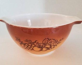Vintage Pyrex Mixing Bowl: Old Orchard Cinderella Bowl, 1.5 Pint