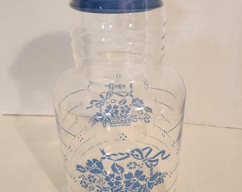 Pyrex Glass Juice Carafe With matching lid 2 qt Country Blue floral design 1970's