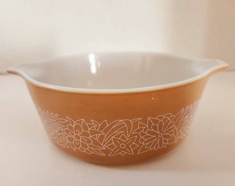 Pyrex Woodland Round Casserole Kitchen Cooking dish 1 1/2 Pint Glass Mid Century Mod Very nice