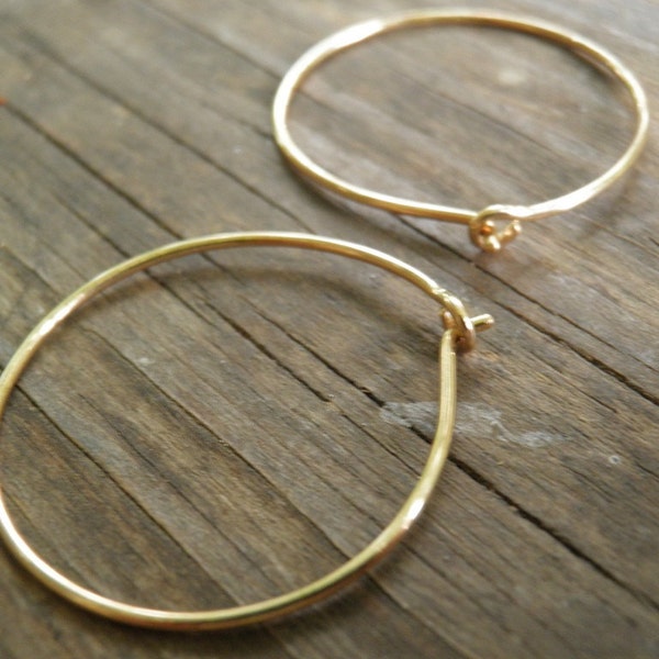 Orecchini a cerchio, semplici dimensioni medie 2,25 cm / 0,9 pollici, realizzati a mano in oro pieno 14k, cerchi in oro massiccio 14k, cerchi in argento dal design classico